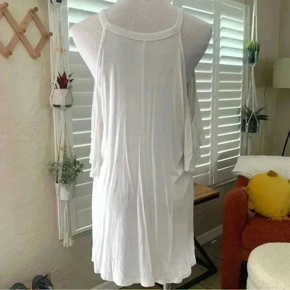 Alya white off the shoulder worded tee shirt - Picture 4 of 6